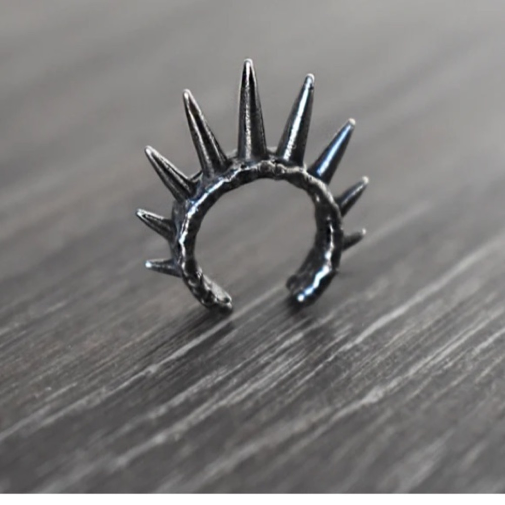 💀🎃🍂Razor Claw Earring Cuff